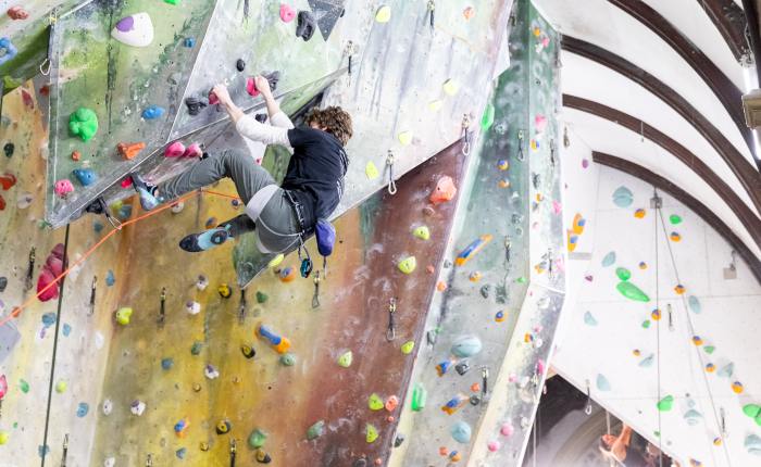 Young adults climbers' club